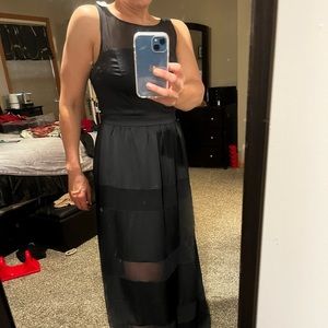 Gorgeous full length dress! Perfect for a summer cocktail party or wedding!